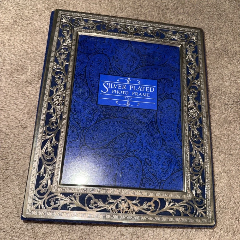Silver Plated Photo Frame Album 5x7, holds 30 plus photos
